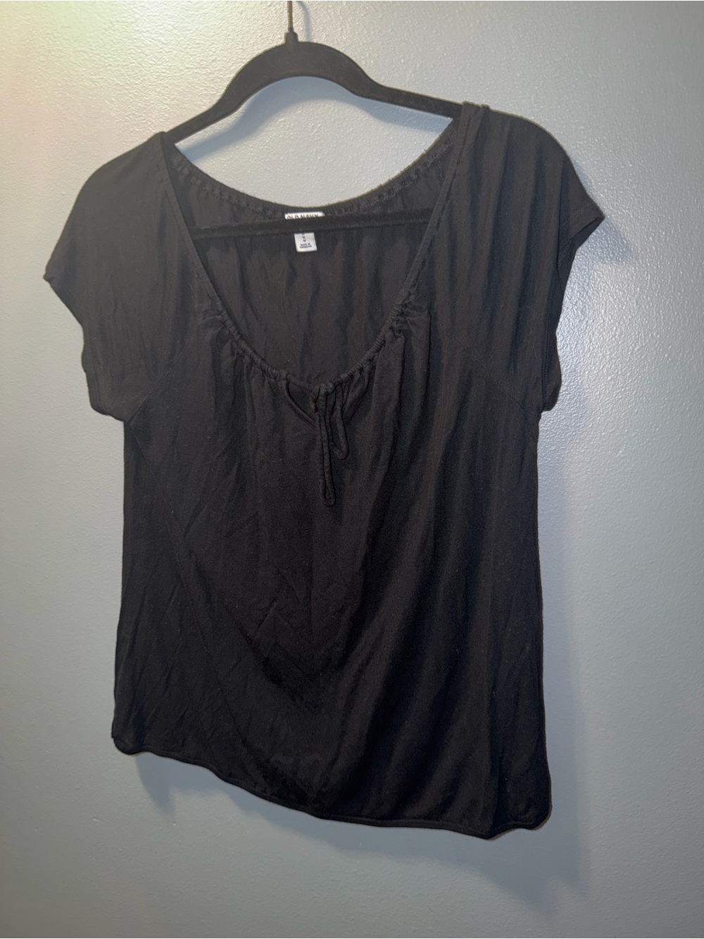 Old Navy Black Scoop-Neck Short Sleeve Tee with Tie